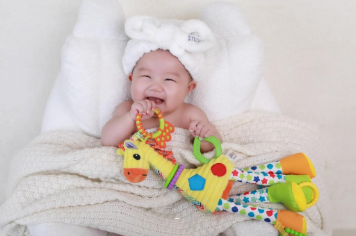 郯城宝宝咬手指甲